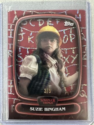 Stranger Things Topps High-Tek Christmas Lights #28 3/5 Suzie Bingham